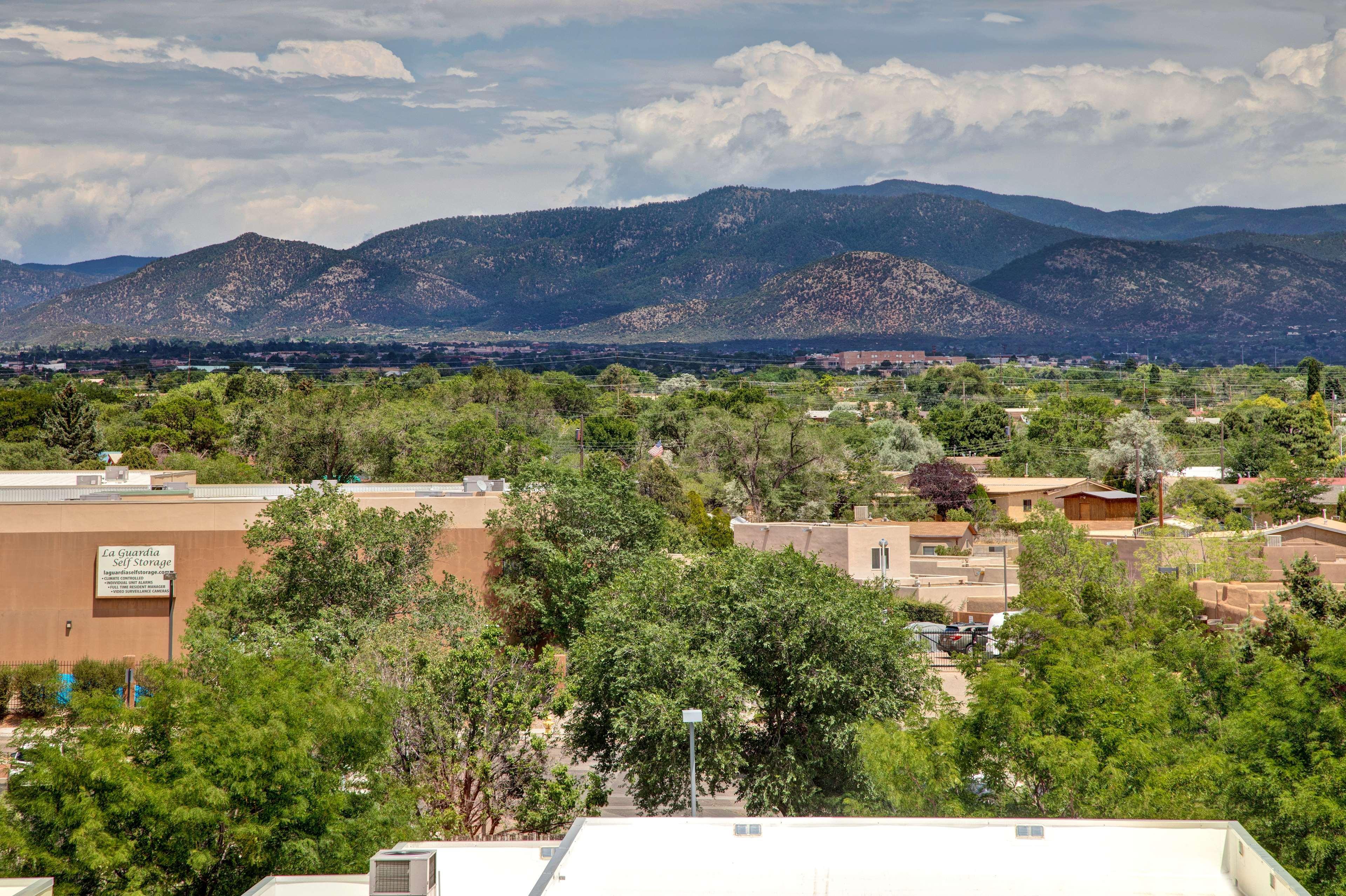 Fairfield & By Marriott Santa Fe