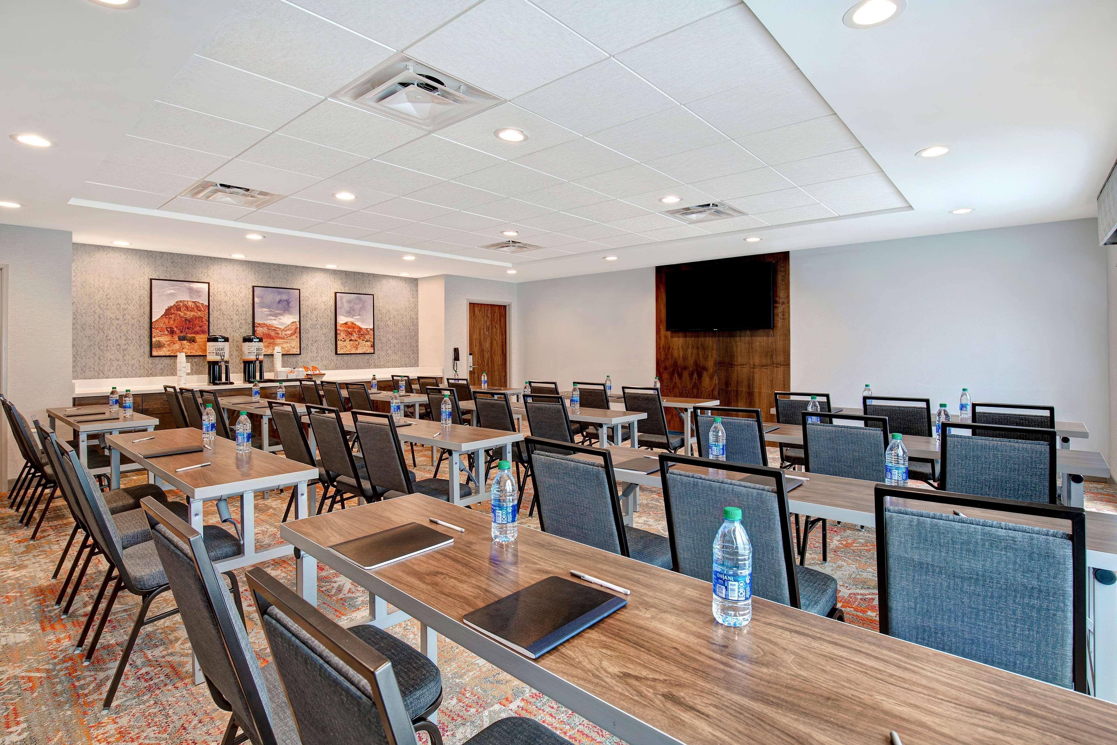 Hotel Fairfield & By Marriott 3*