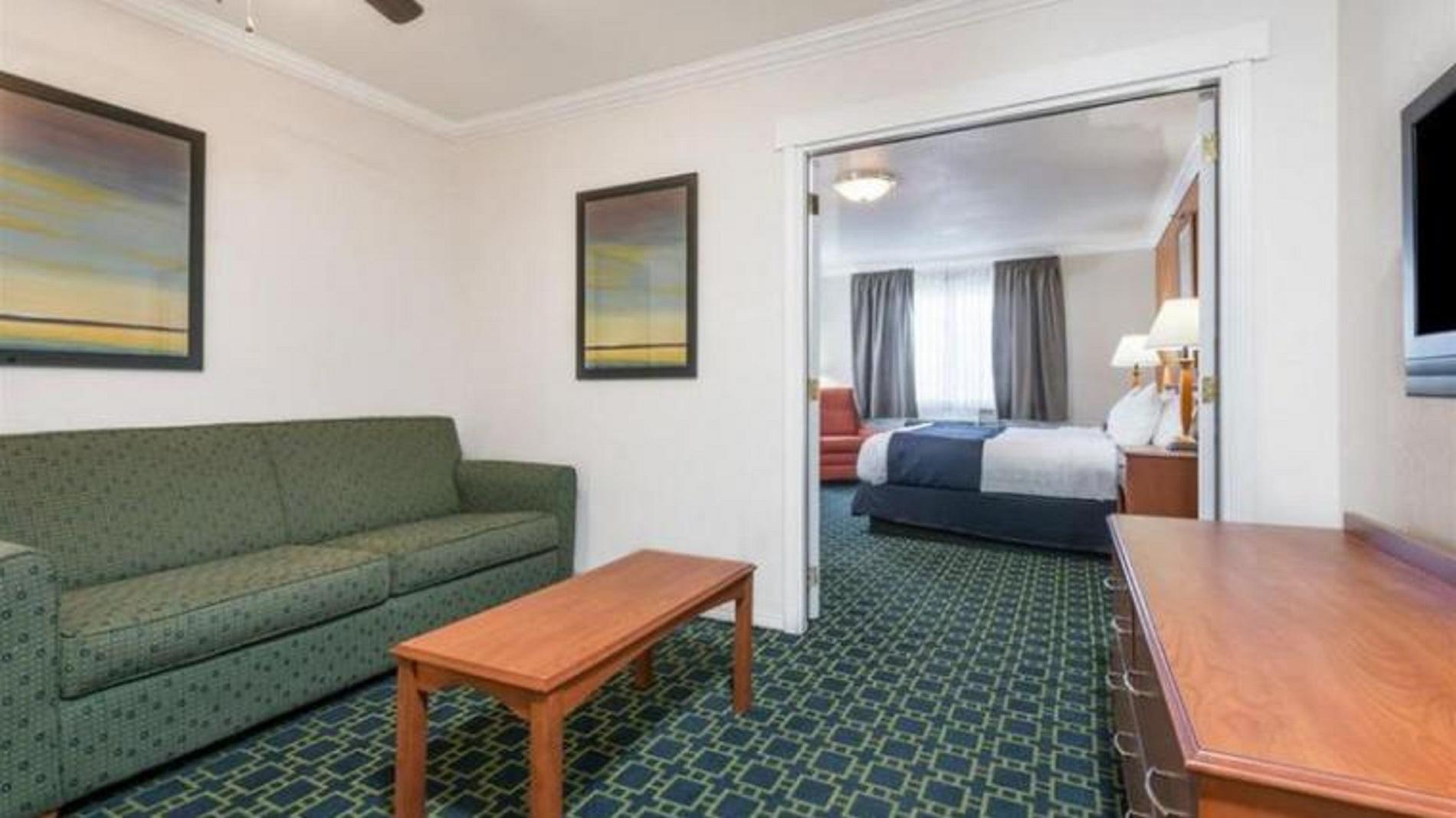 Fairfield & By Marriott